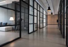 Tendencias en mamparas divisorias para oficinas: materiales, diseños y usos Mamparas divisorias para oficinas