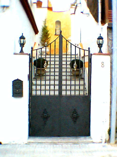 puertas de hierro para exterior - Puertas de hierro para casas: tipos, ventajas y dise&ntilde;os