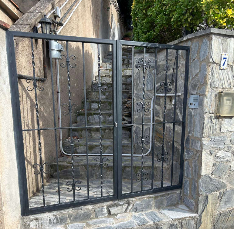 puertas de hierro sencillas - Puertas de hierro para casas: tipos, ventajas y dise&ntilde;os