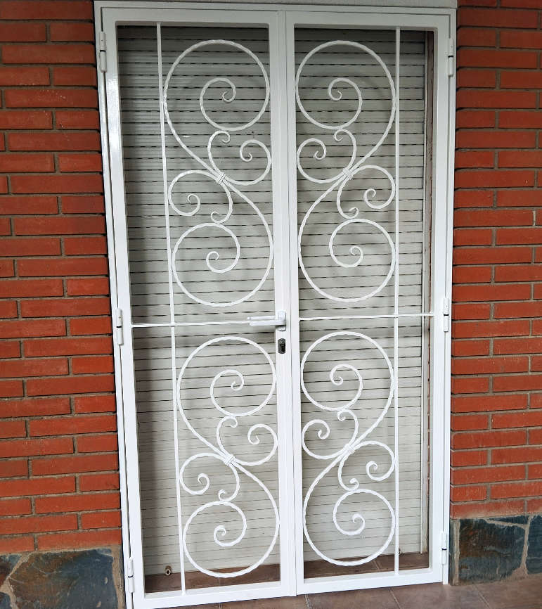 puertas de rejas hierro exterior - Puertas de hierro para casas: tipos, ventajas y dise&ntilde;os
